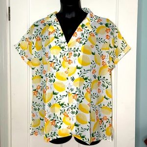 New Women’s Blouse XL Beautiful Crepe Fabric - white with Lemon Floral Print